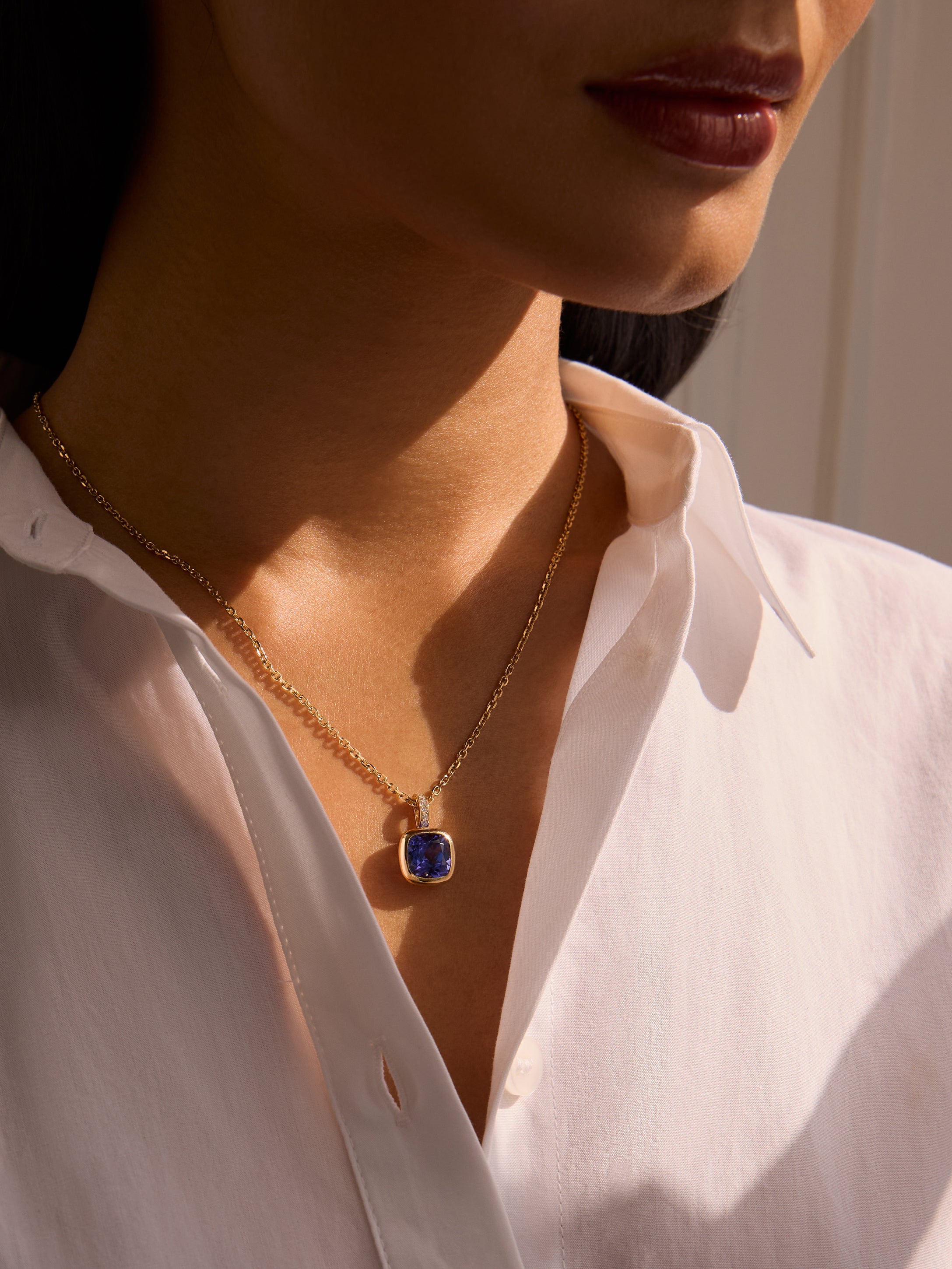 Florentine Dolce Vita Cushion Tanzanite Yellow Gold Pendant 3 Florentine Dolce Vita Cushion Tanzanite Yellow Gold Pendant
