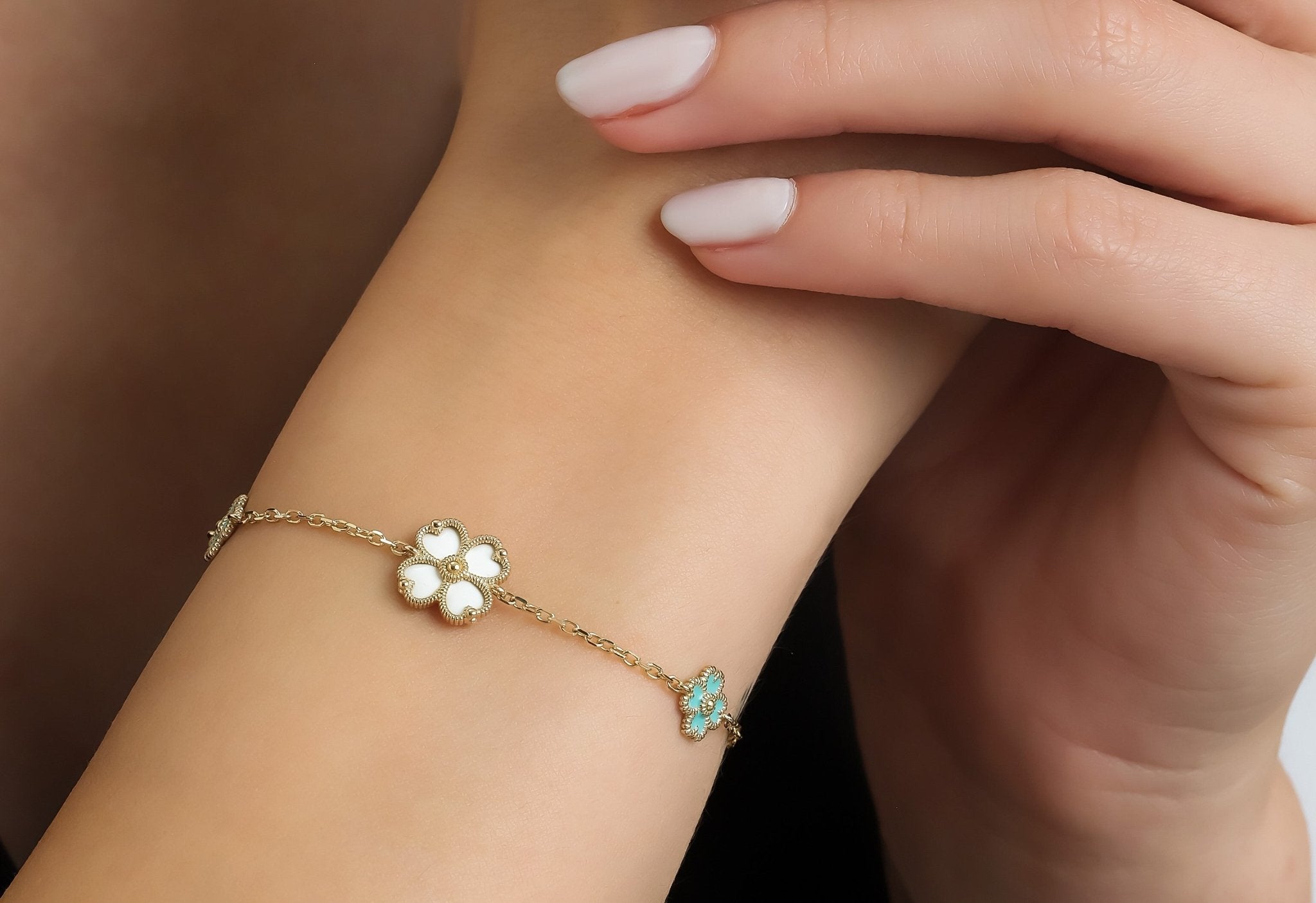 14k Yellow Gold Mother of Pearl Four Leaf Clover Bracelet