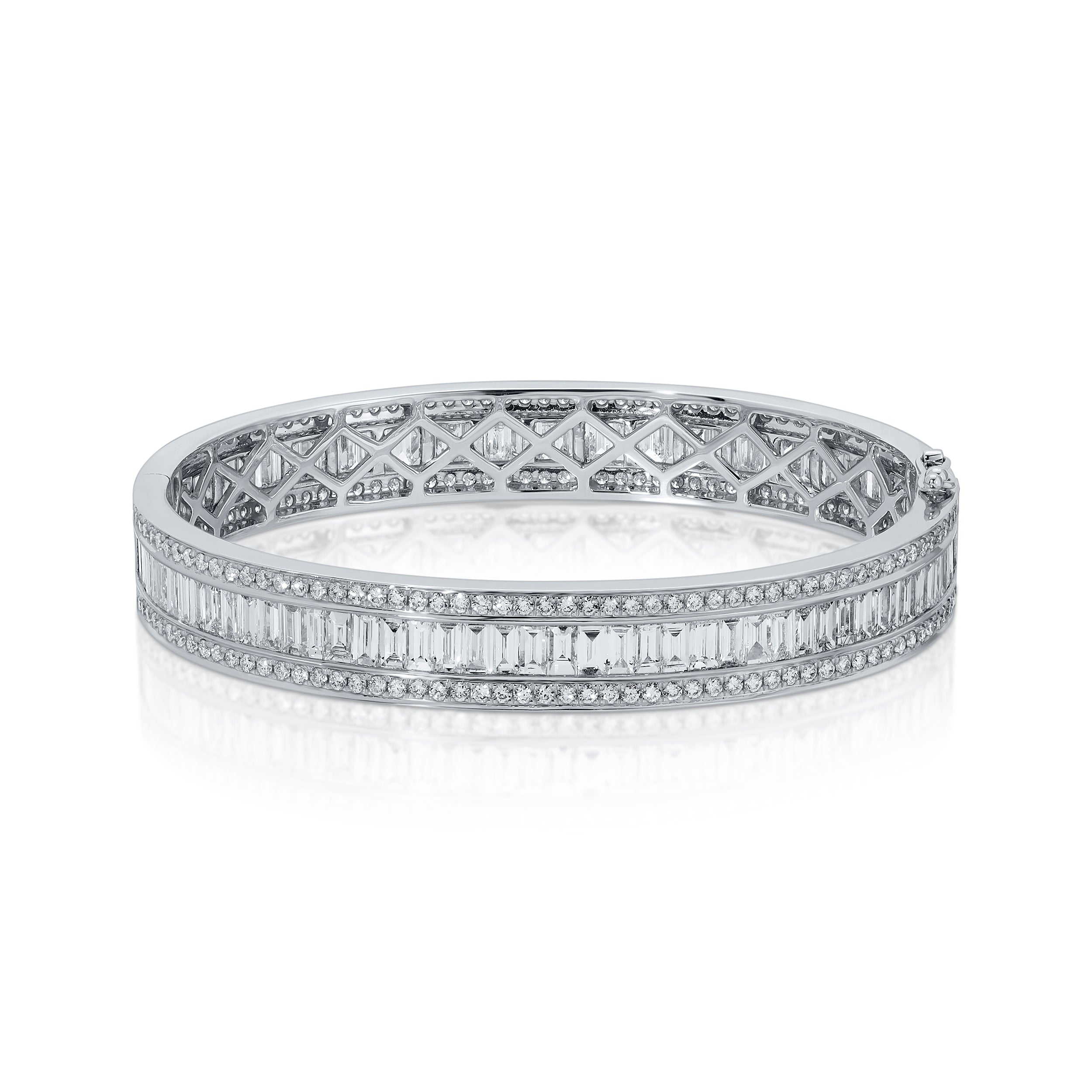 STACKED DIAMOND OVAL BANGLE