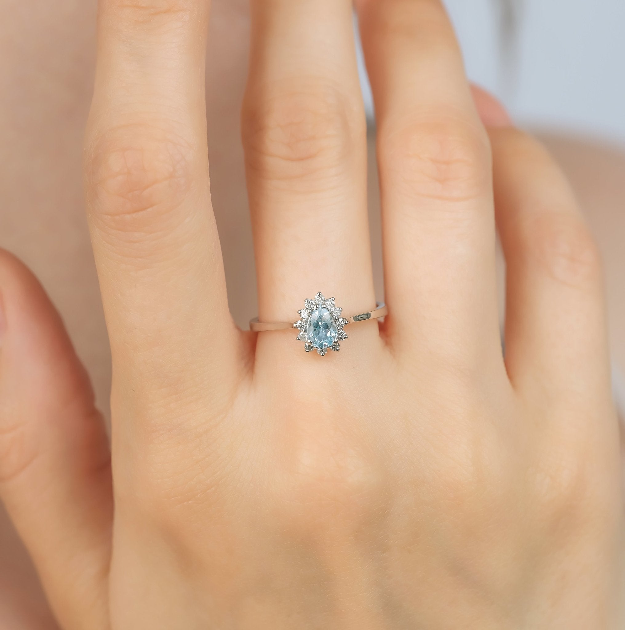 14K White Gold Womens Pear Shape Aquamarine and Diamond Ring