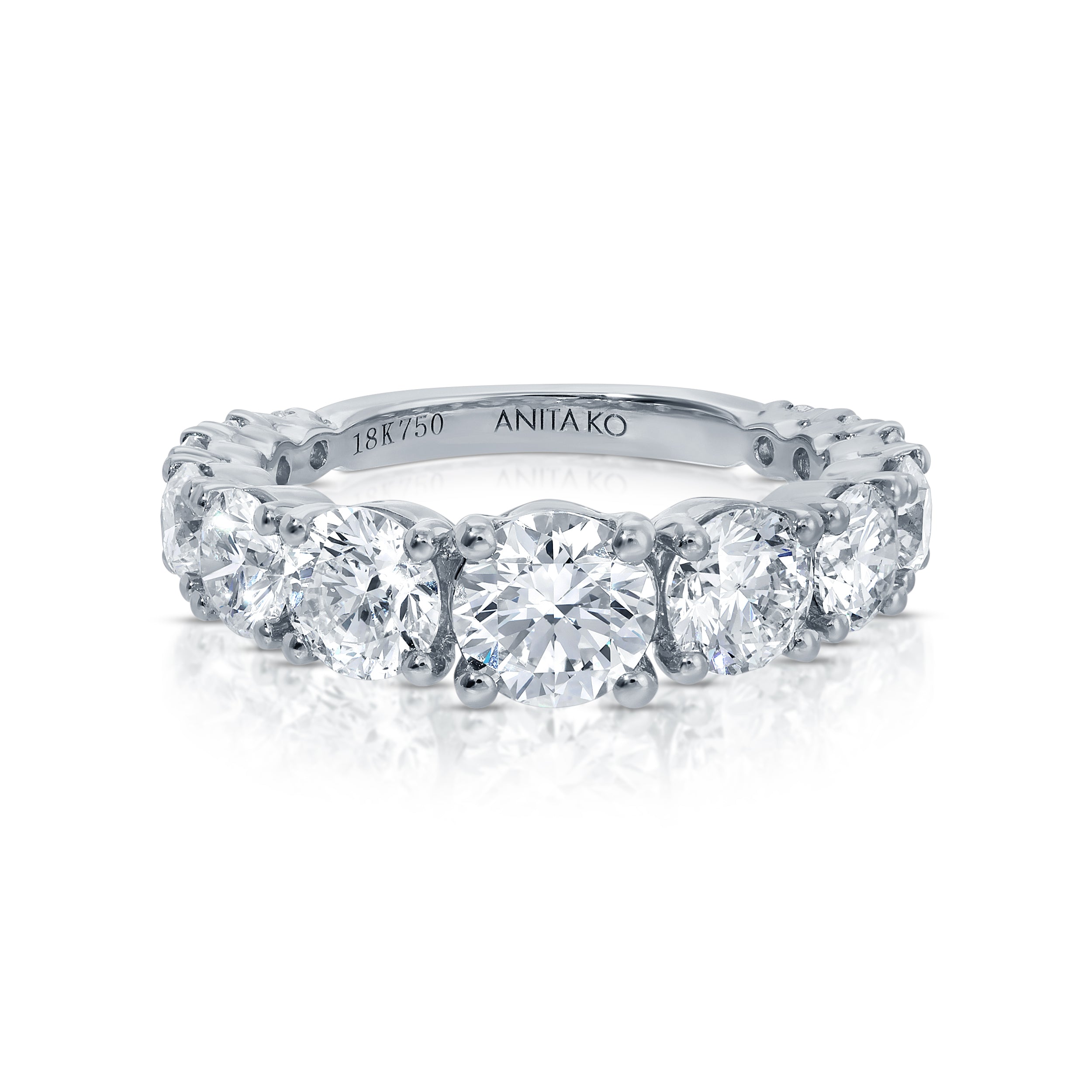 GRADUATED DIAMOND HEPBURN RING