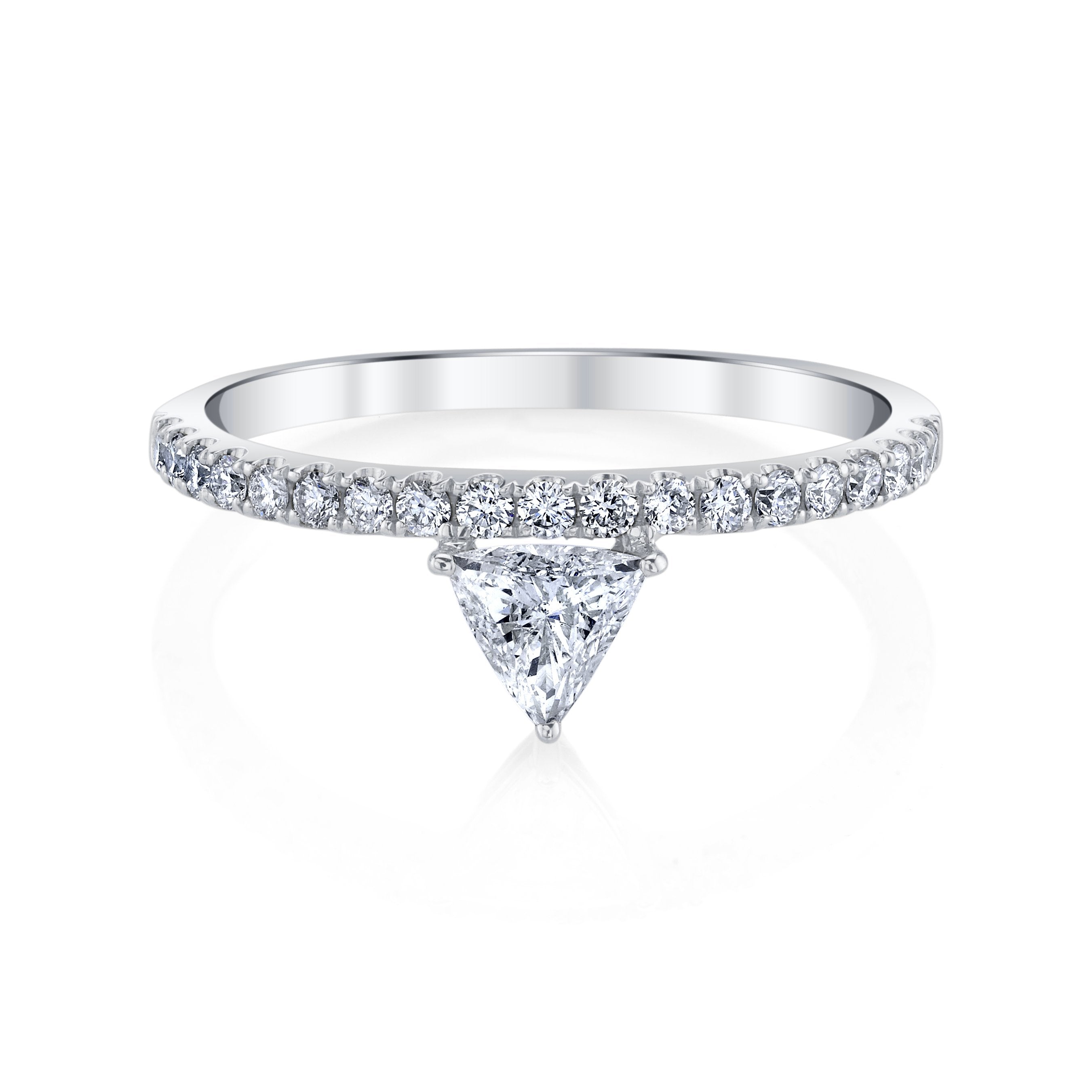 LUXE TRIANGLE DIAMOND RING