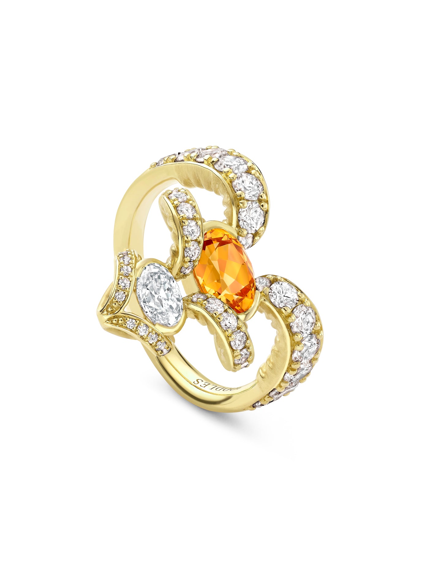 Africa Gazelle Mandarin Garnet Yellow Gold Ring